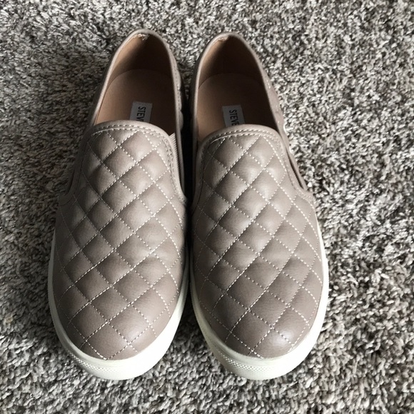 Steve Madden Slip On’s - Picture 1 of 4